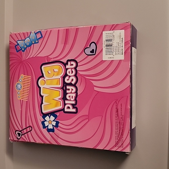 Wig playset for a little girl - Picture 2 of 2